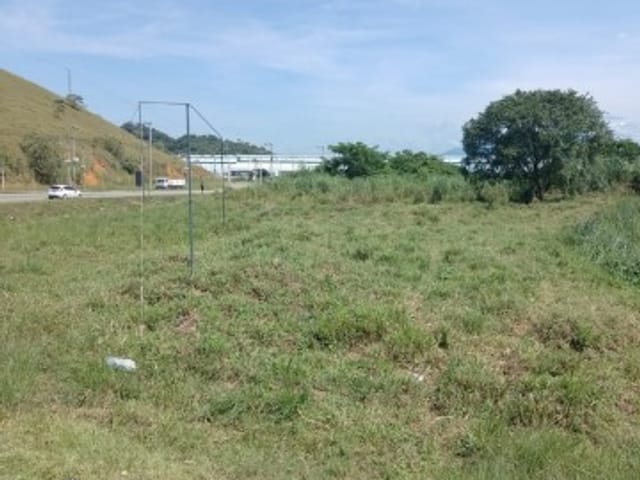 Terreno à venda, no bairro Parque Duque em Duque de Caxias