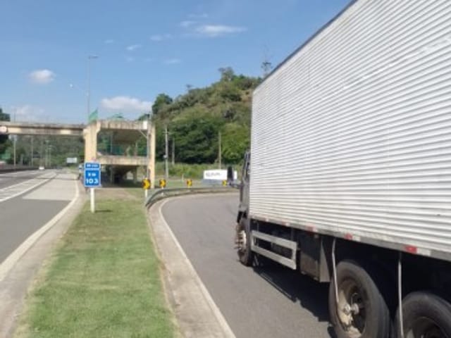 Terreno à venda, no bairro Parque Duque em Duque de Caxias