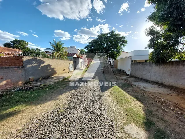 Terreno com 288m², à venda, no bairro Santa Tereza em Araçuaí