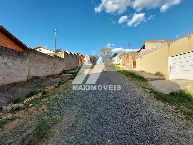 Terreno com 288m², à venda, no bairro Santa Tereza em Araçuaí