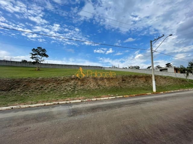Terreno com 2000m², à venda, no bairro Chácaras Cataguá em Taubaté