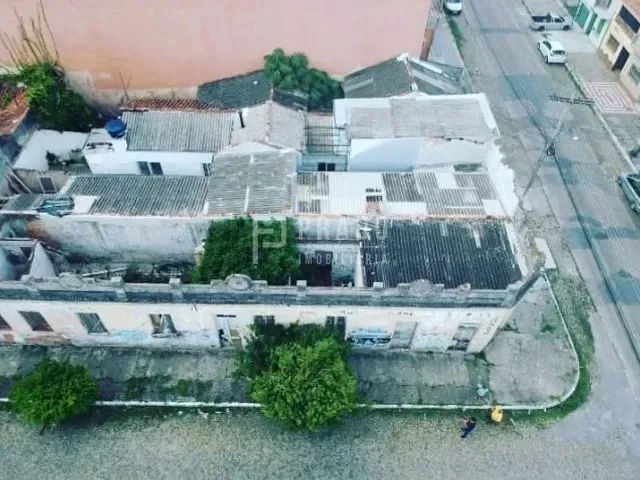 Terreno com 162m², à venda, no bairro Centro em Pelotas