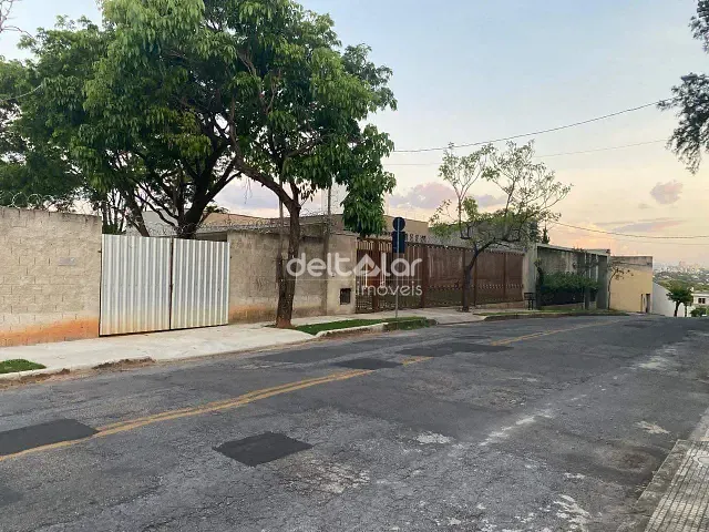 Terreno com 1000m², à venda, no bairro Garças em Belo Horizonte