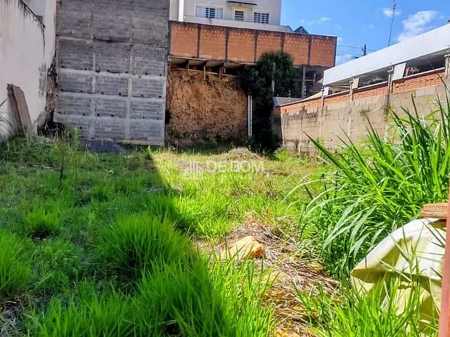 Terreno com 303m², à venda, no bairro Santa Angela IV em Poços de Caldas