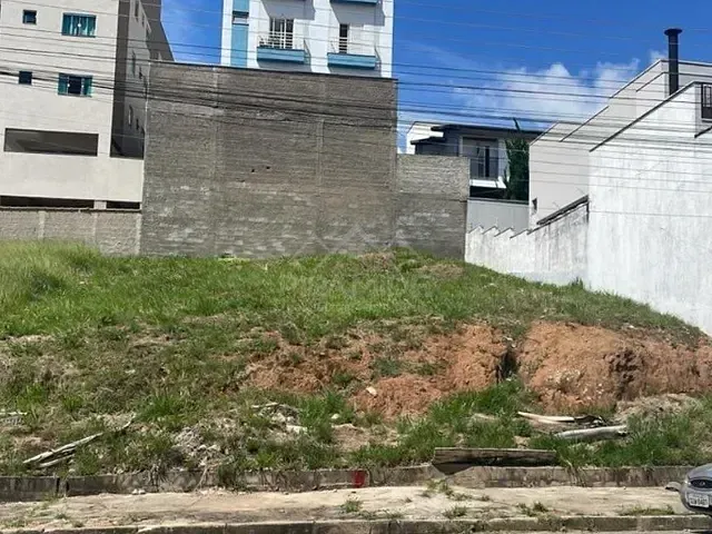 Terreno com 304m², à venda, no bairro Residencial Morumbí em Poços de Caldas