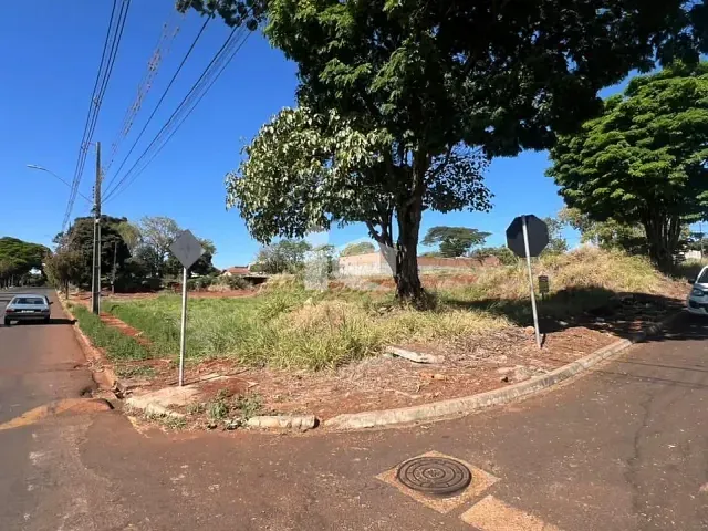 Terreno com 600m², à venda, no bairro Centro em Rolândia