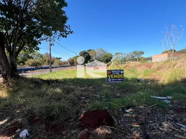 Terreno com 600m², à venda, no bairro Centro em Rolândia