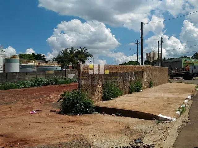 Terreno com 944m², à venda, no bairro Centro em Sumaré