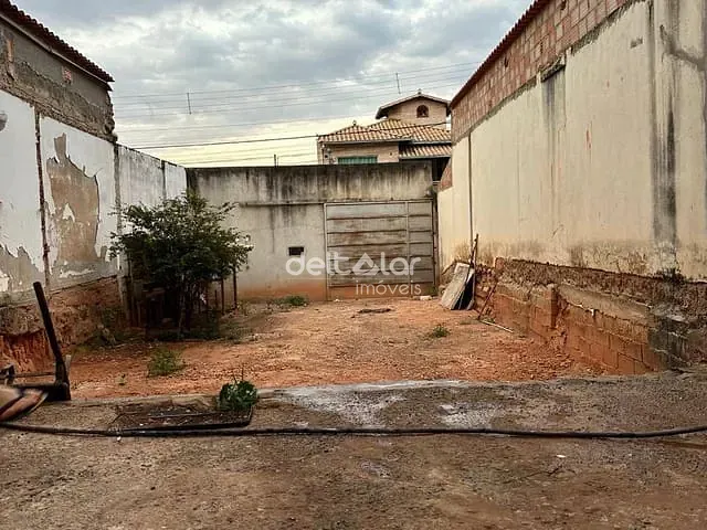 Terreno com 180m², para alugar, no bairro Jardim Guanabara em Belo Horizonte