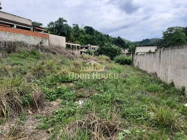 Terreno com 353m², à venda, no bairro Santa Rita de Cássia em Barra Mansa