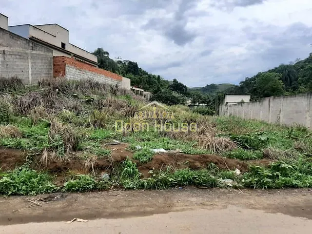 Terreno com 353m², à venda, no bairro Santa Rita de Cássia em Barra Mansa