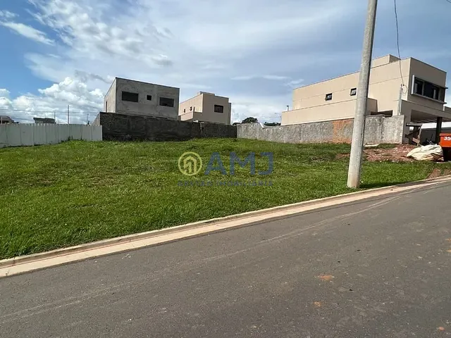 Terreno com 318m², à venda, no bairro Jardins Bolonha em Senador Canedo