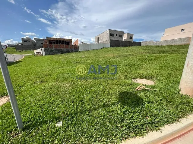 Terreno com 318m², à venda, no bairro Jardins Bolonha em Senador Canedo