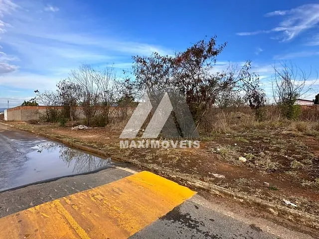Terreno com 360m², à venda, no bairro Santa Tereza em Araçuaí