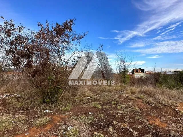 Terreno com 360m², à venda, no bairro Santa Tereza em Araçuaí