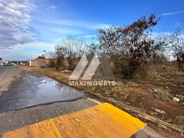 Terreno com 360m², à venda, no bairro Santa Tereza em Araçuaí