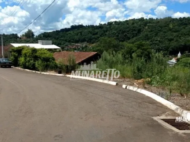 Terreno com 861m², à venda, no bairro Centro em Ipira