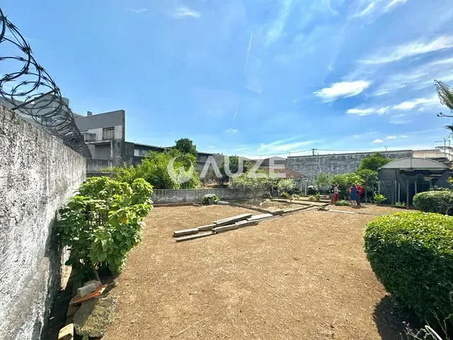 Terreno com 379m², à venda, no bairro Pinheirinho em Curitiba