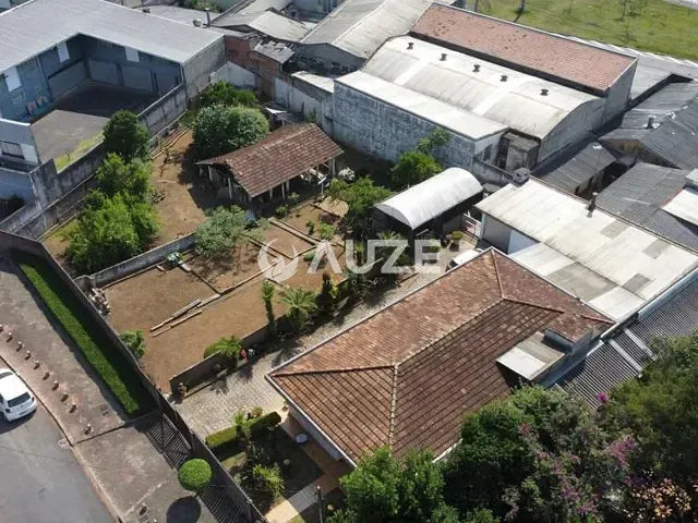 Terreno com 379m², à venda, no bairro Pinheirinho em Curitiba