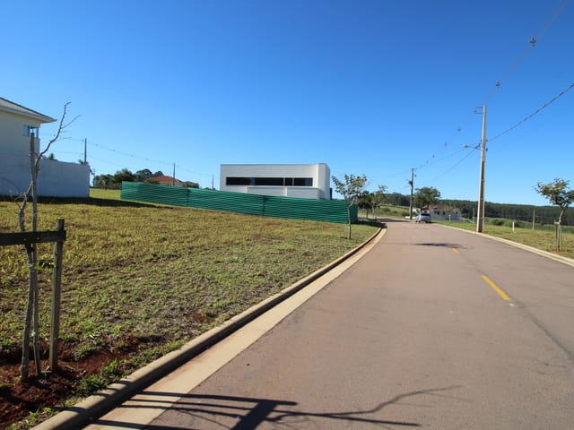 Terreno com 320m², à venda, no bairro Jardim Carvalho em Ponta Grossa