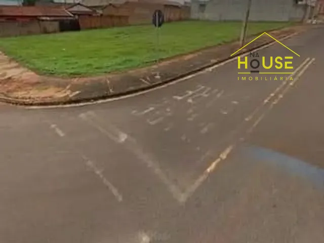 Terreno com 233m², à venda, no bairro Centro em Riolândia