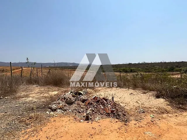 Terreno com 180m², à venda, no bairro São Francisco 02 em Araçuaí