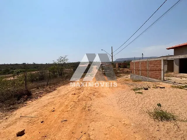 Terreno com 180m², à venda, no bairro São Francisco 02 em Araçuaí