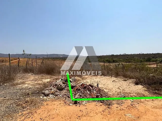 Terreno com 180m², à venda, no bairro São Francisco 02 em Araçuaí