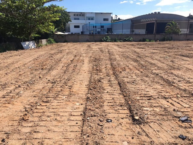 Terreno com 14400m², à venda, no bairro Granja dos Cavaleiros em Macaé