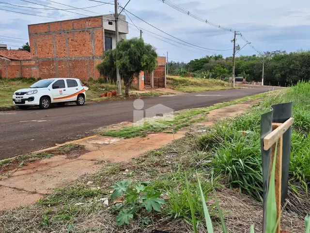 Terreno com 300m², à venda, no bairro Jardim Interlagos II em Arapongas