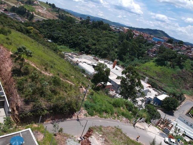 Terreno com 1681m², à venda, no bairro Chácara do Solar II (Fazendinha) em Santana de Parnaíba