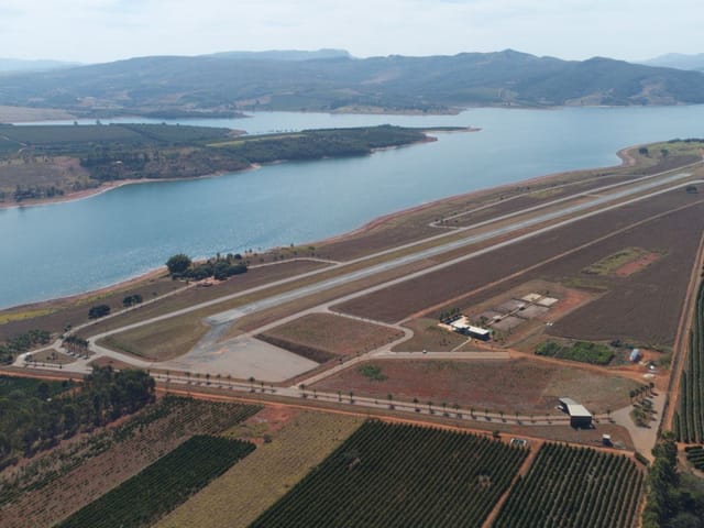 Terreno com 2400m², à venda, no bairro Centro em Guapé