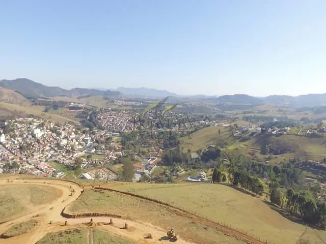 Terreno com 300m², à venda, no bairro Paraíso da Montanha em Piracaia