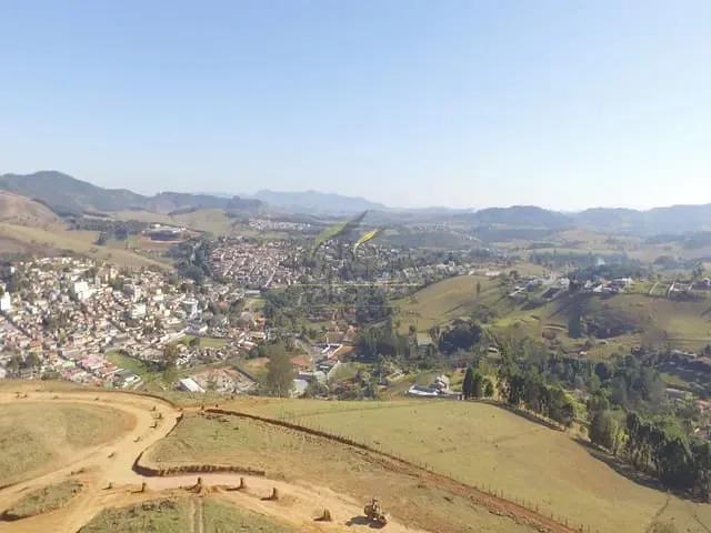 Terreno com 300m², à venda, no bairro Residencial Paraíso da Montanha em Piracaia