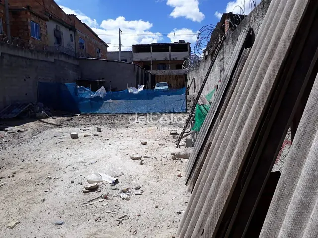 Terreno com 310m², à venda, no bairro Planalto em Belo Horizonte