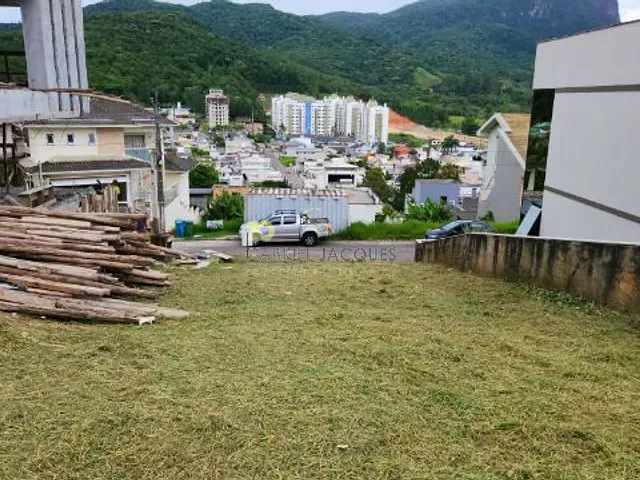 Terreno com 360m², à venda, no bairro Pedra Branca em Palhoça