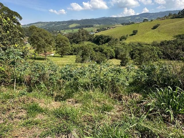 Terreno com 2096m², à venda, no bairro São Brás em Extrema