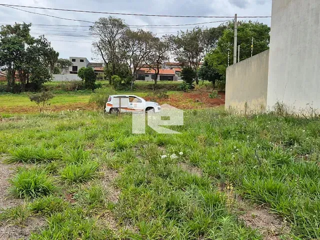 Terreno com 372m², à venda, no bairro Jardim Caviúna em Rolândia