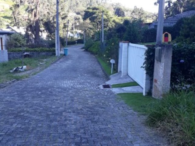 Terreno com 2394m², à venda, no bairro Carangola em Petrópolis