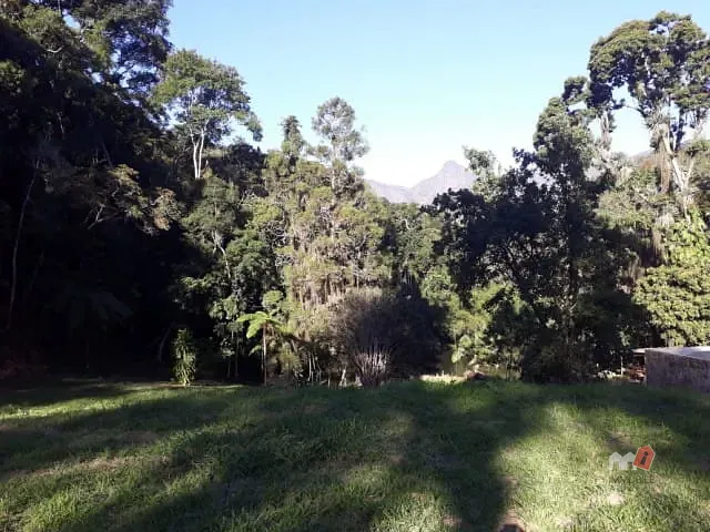 Terreno com 2394m², à venda, no bairro Carangola em Petrópolis