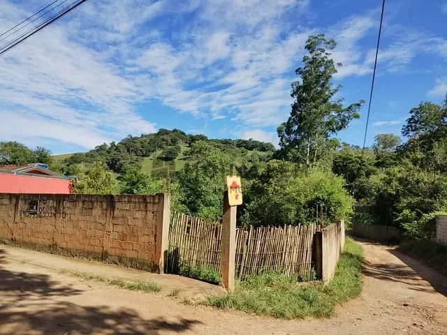 Terreno com 384m², à venda, no bairro Bom Retiro em Piranguinho
