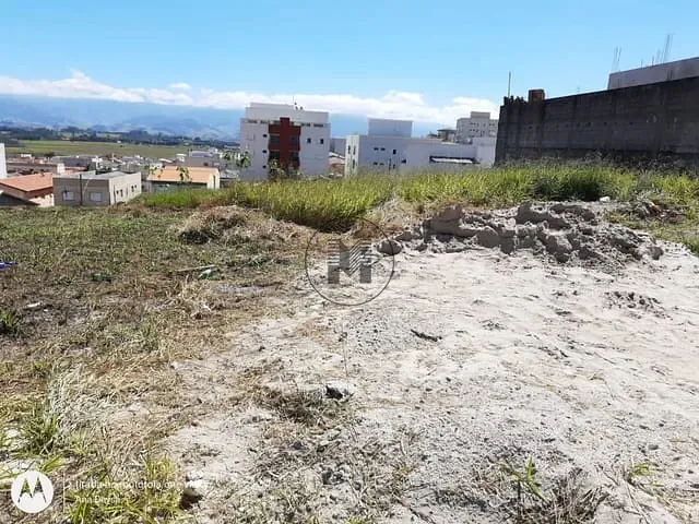 Terreno com 360m², à venda, no bairro Residencial Village Santana em Guaratinguetá