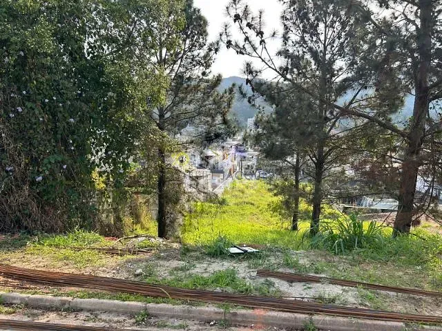 Terreno com 637m², à venda, no bairro Pedra Branca em Palhoça