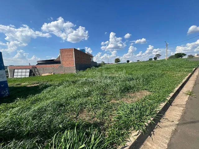 Terreno com 637m², à venda, no bairro Resedás em Holambra