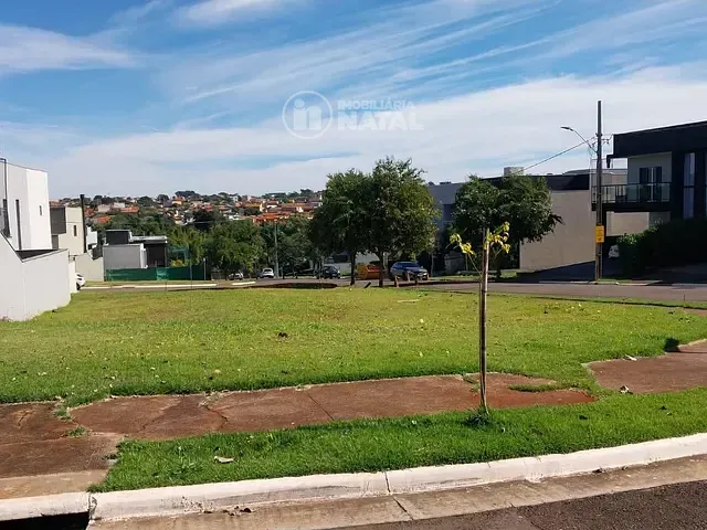 Terreno com 343m², à venda, no bairro Conjunto Habitacional Alexandre Urbanas em Londrina