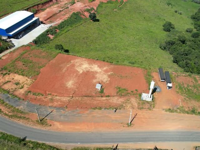 Terreno com 10000m², à venda, no bairro Água Comprida em Água Comprida