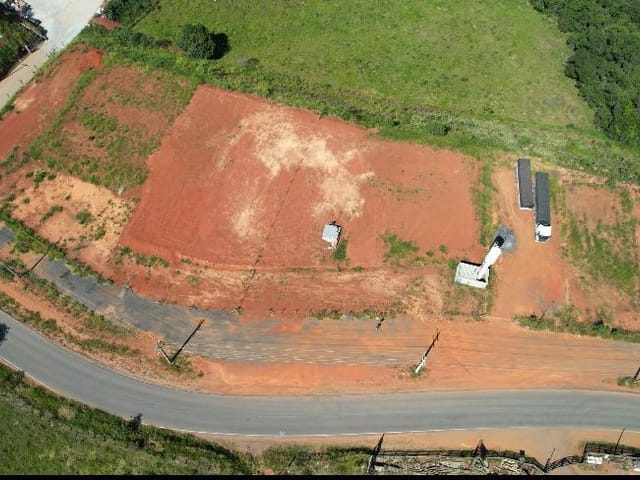 Terreno com 10000m², à venda, no bairro Água Comprida em Água Comprida