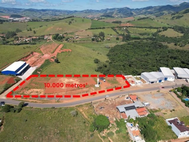 Terreno com 10000m², à venda, no bairro Água Comprida em Água Comprida