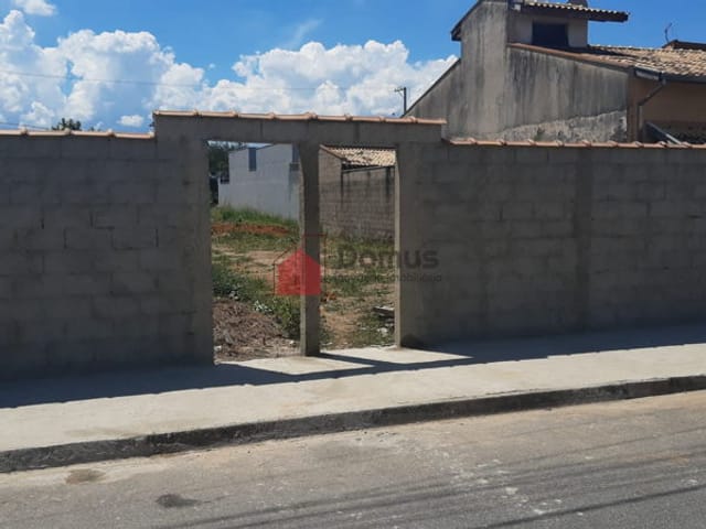 Terreno com 200m², à venda, no bairro Parque das Palmeiras em Pindamonhangaba