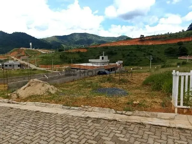 Terreno com 233m², à venda, no bairro Loteamento Vale das Hortênsias em Itajubá